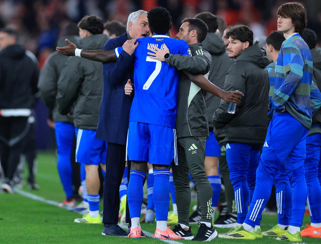 Real Madrid's Brazilian forward #07 Vinicius Junior talks with SL Benfica's Portuguese head coach Jose Mourinho after listening racist insults, Lisbon, Portugal, February 17, 2026. (AFP Photo)