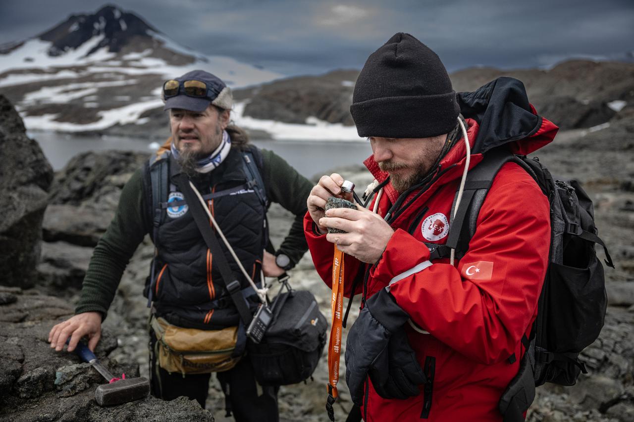Turkish, Bulgarian scientists unlock Antarctica’s hidden geological past