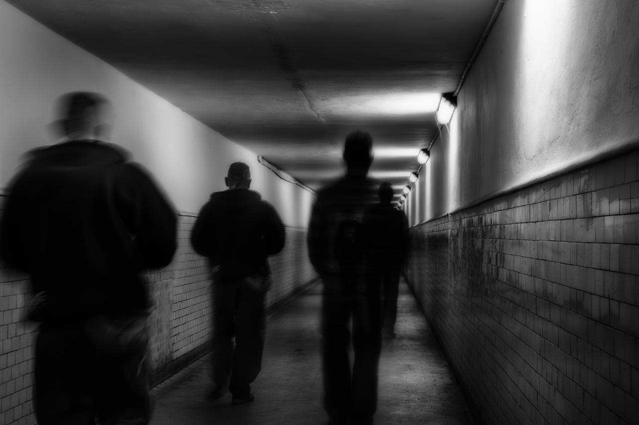 Casper in handcuffs: 9 police officers detained over links to Turkish gang