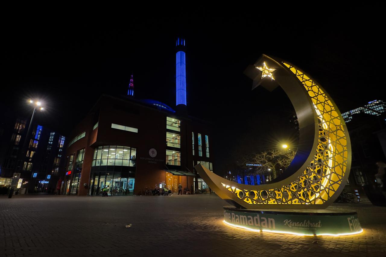 Europe’s Muslims welcome Ramadan as mosques fill for first Tarawih prayers