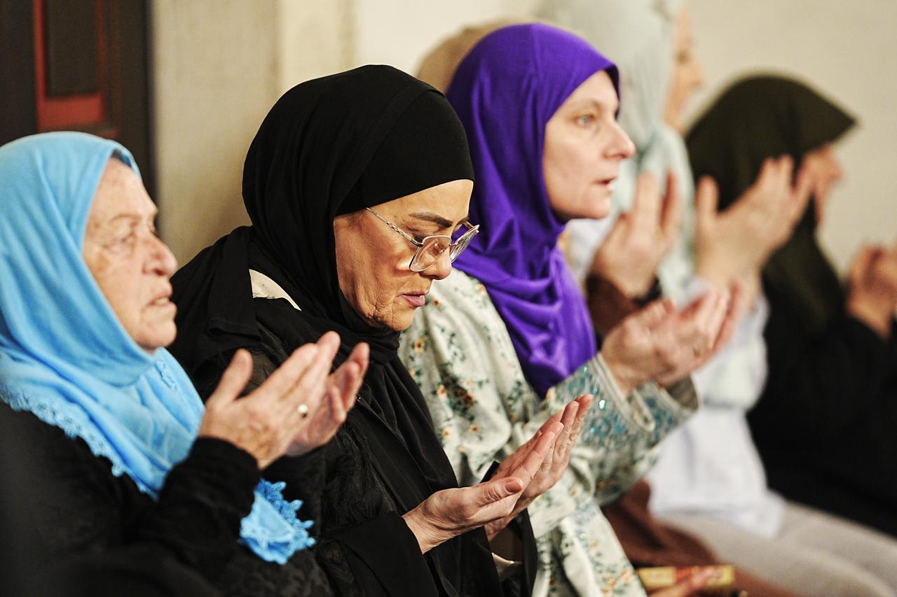 Muslims gather at Gazi Husrev-beg Mosque to perform first Tarawih prayer of Ramadan in Sarajevo, Bosnia and Herzegovina, Feb. 18, 2026. (AA Photo)