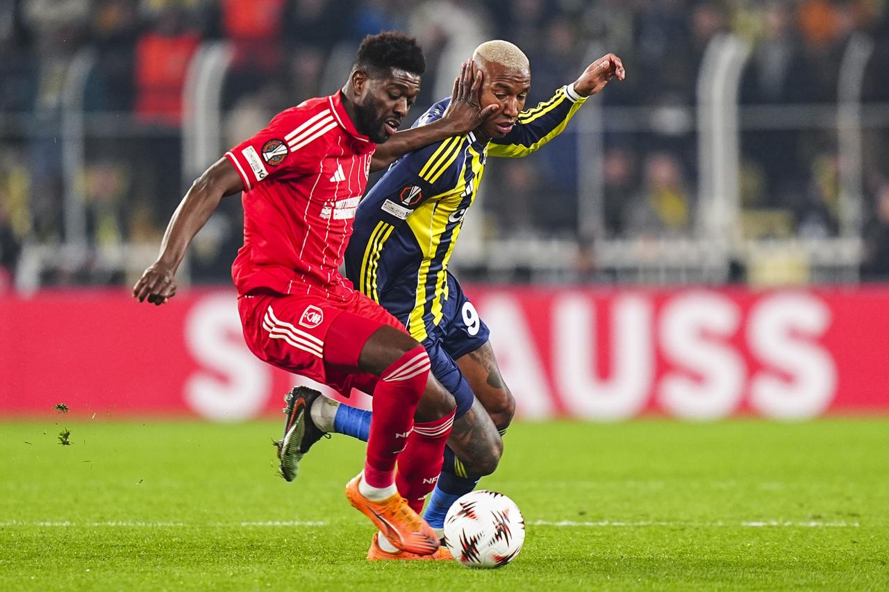 Nottingham Forest rout Fenerbahce 3-0 in Europa League playoff first leg
