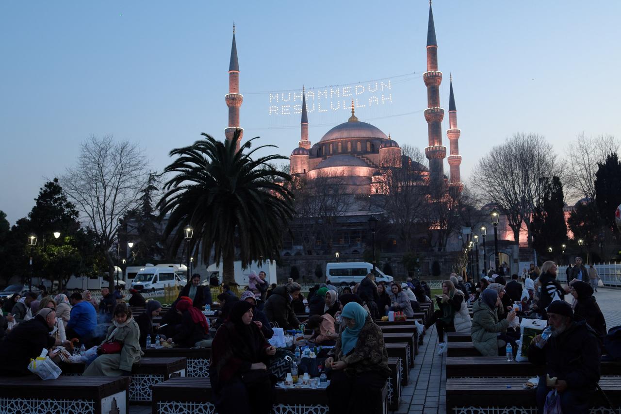 People break their fast during the holy month of Ramadan at Sultanahmet Square in Istanbul, Türkiye, March 11, 2024. (AA Photo)