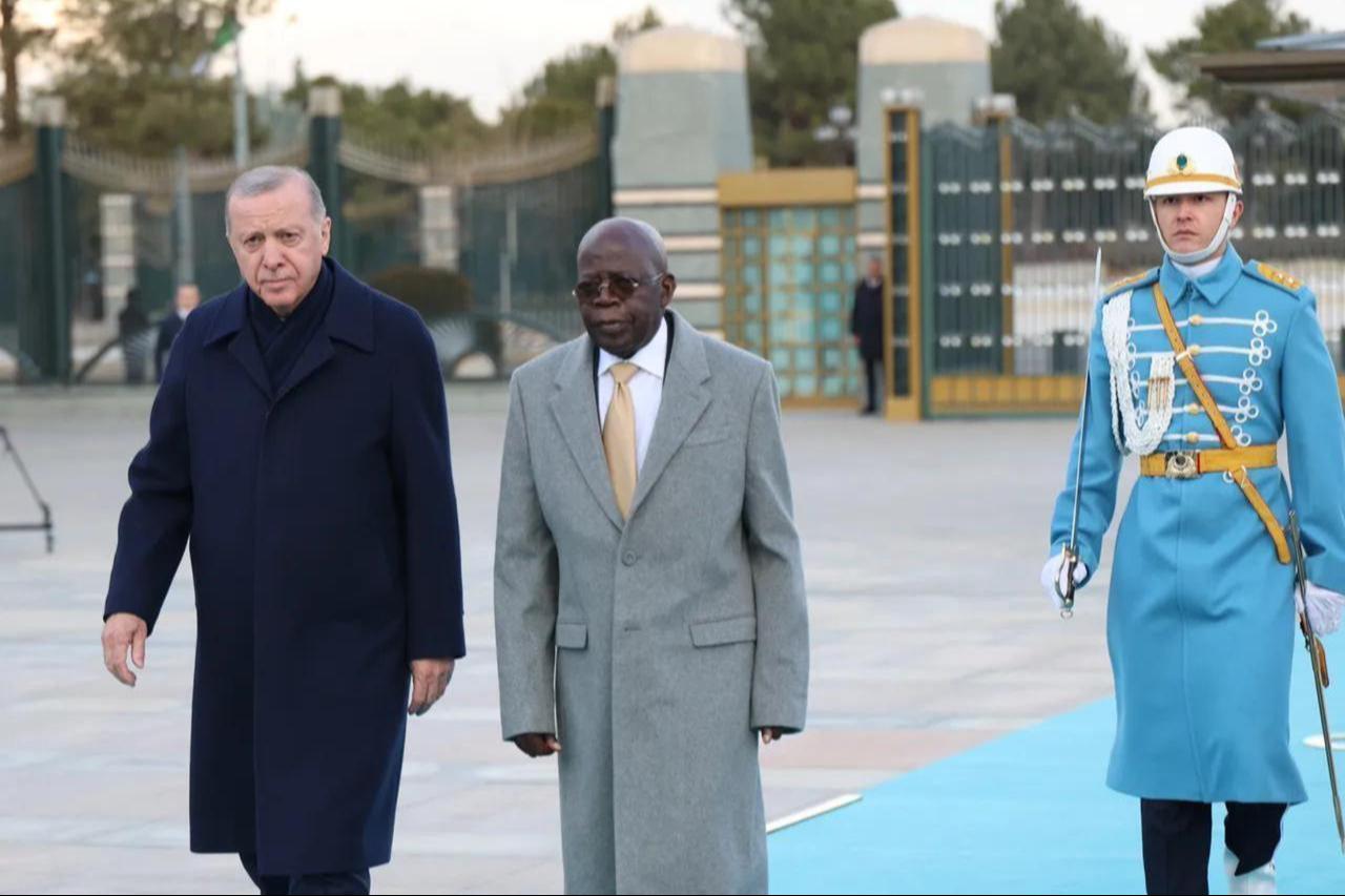 Turkish President Recep Tayyip Erdogan (L) welcomes Nigerian President Bola Ahmed Tinubu with an official ceremony in Ankara, Türkiye, on January 27, 2026. (AA Photo)
