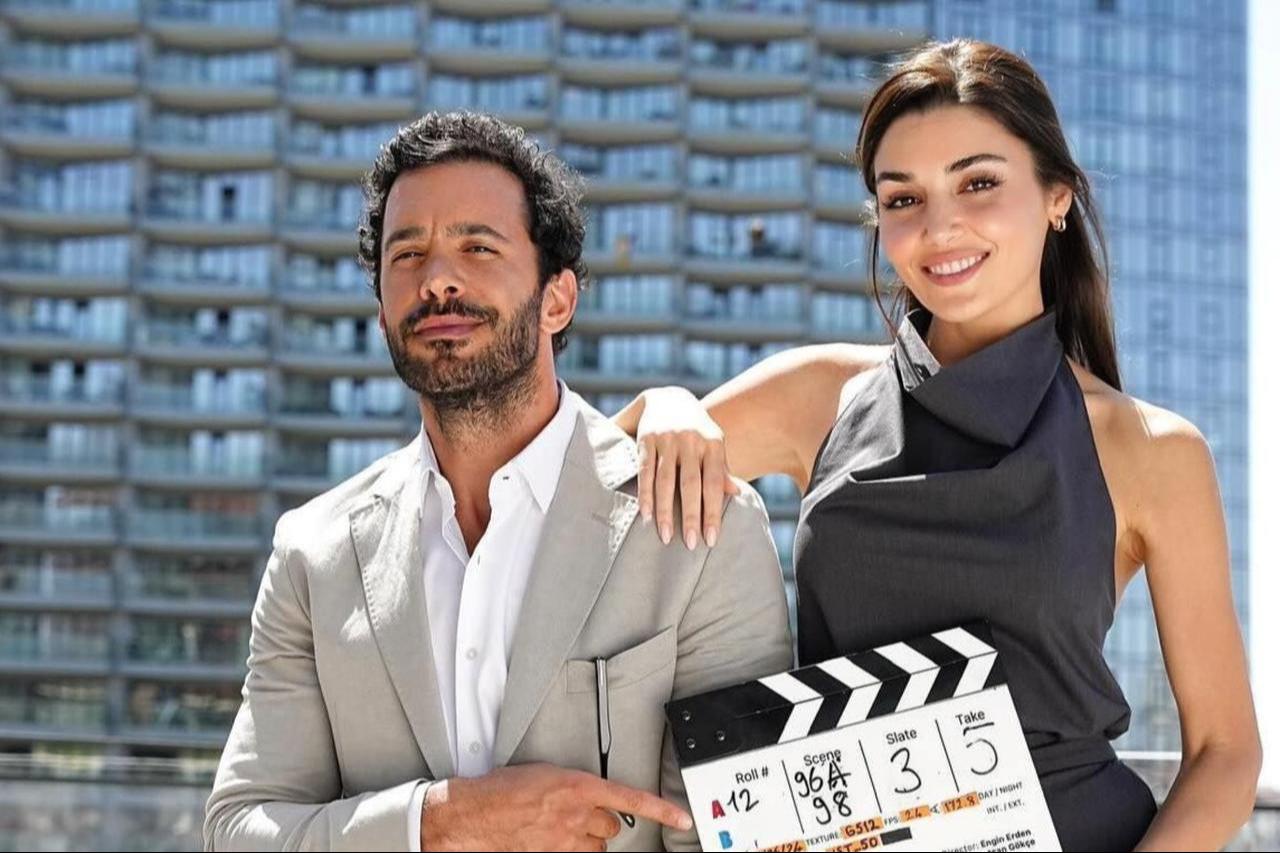 Baris Arduc (Left) and Hande Ercel (Right) on the set of the TV series “Aski Hatirla” (Reminder), 2024. (Photo via Turizm World)