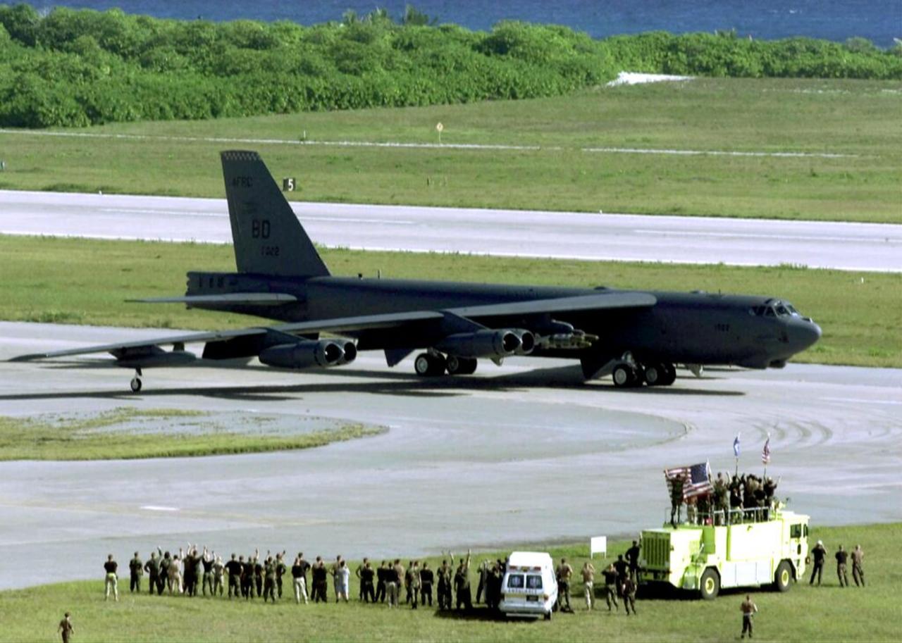 US Air Force ground crew members wave at a B-52H Stratofortress bomber as it taxis in Diego Garcia for take off on a strike mission against Afghanistan 7 October 2001, during Operation Enduring Freedom. (AFP Photo)