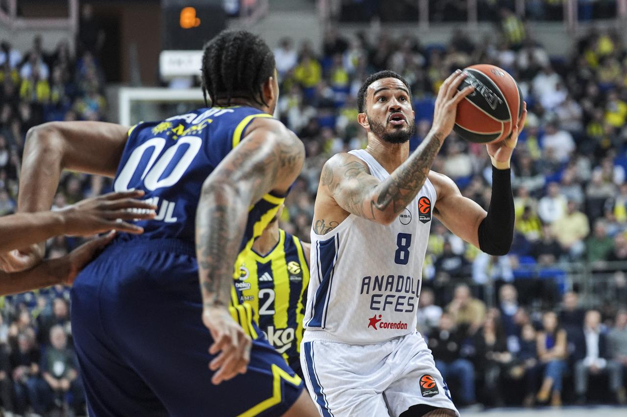 Anadolu Efes set to host Valencia in crucial EuroLeague clash in Istanbul