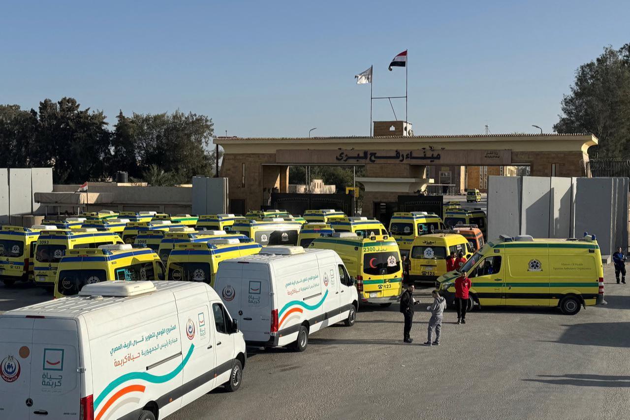 Ambulances wait on the Egyptian side of the Rafah border crossing with the Gaza Strip in northeastern Egypt on February 1, 2026. (AFP Photo)