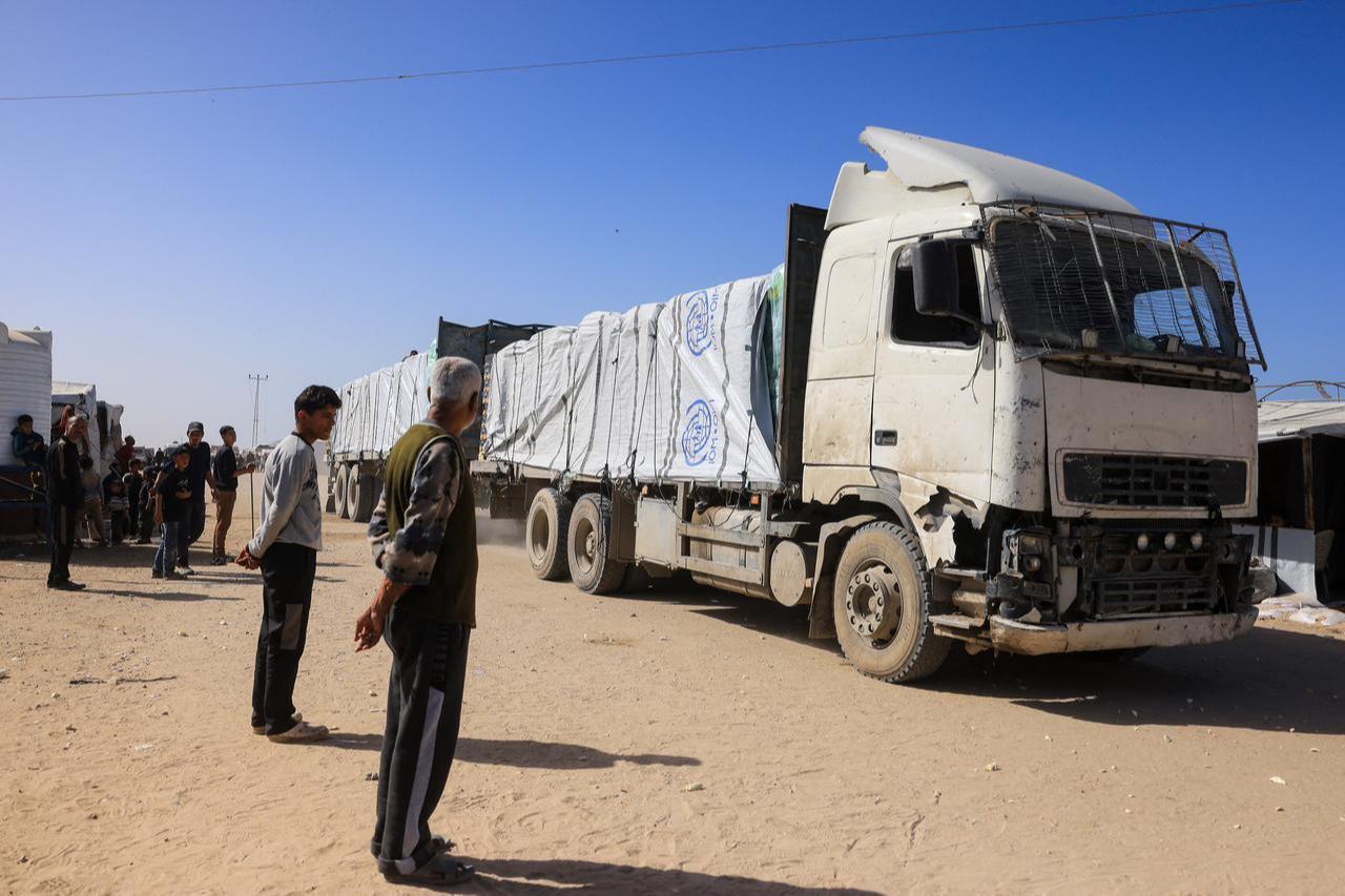 Palestinians look on as trucks carrying humanitarian aid arrive in Khan Yunis in the southern Gaza Strip on February 1, 2026. (AFP Photo)
