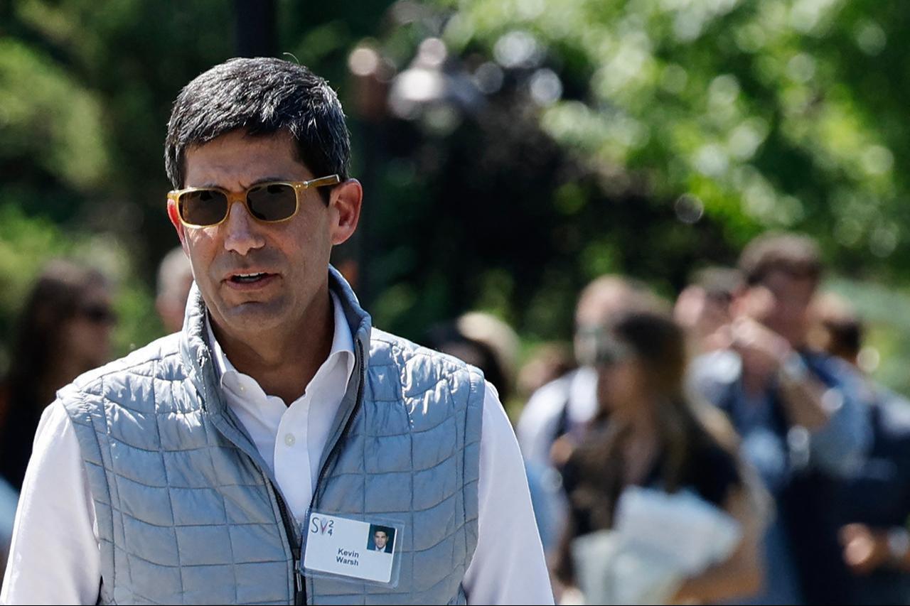 US financer Kevin Warsh leaves after the morning-session at the Allen & Company Sun Valley Conference in Sun Valley, Idaho, July 10, 2024. (AFP Photo)