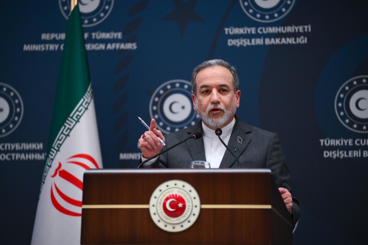 Iranian Foreign Minister Abbas Araghchi and Turkish Foreign Minister Hakan Fidan (not seen) hold a joint press conference in Istanbul, Türkiye on January 30, 2026. (AA Photo)