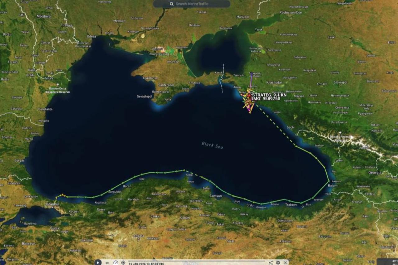 Russian oil tankers hug Turkish coast to evade Ukrainian drone strikes