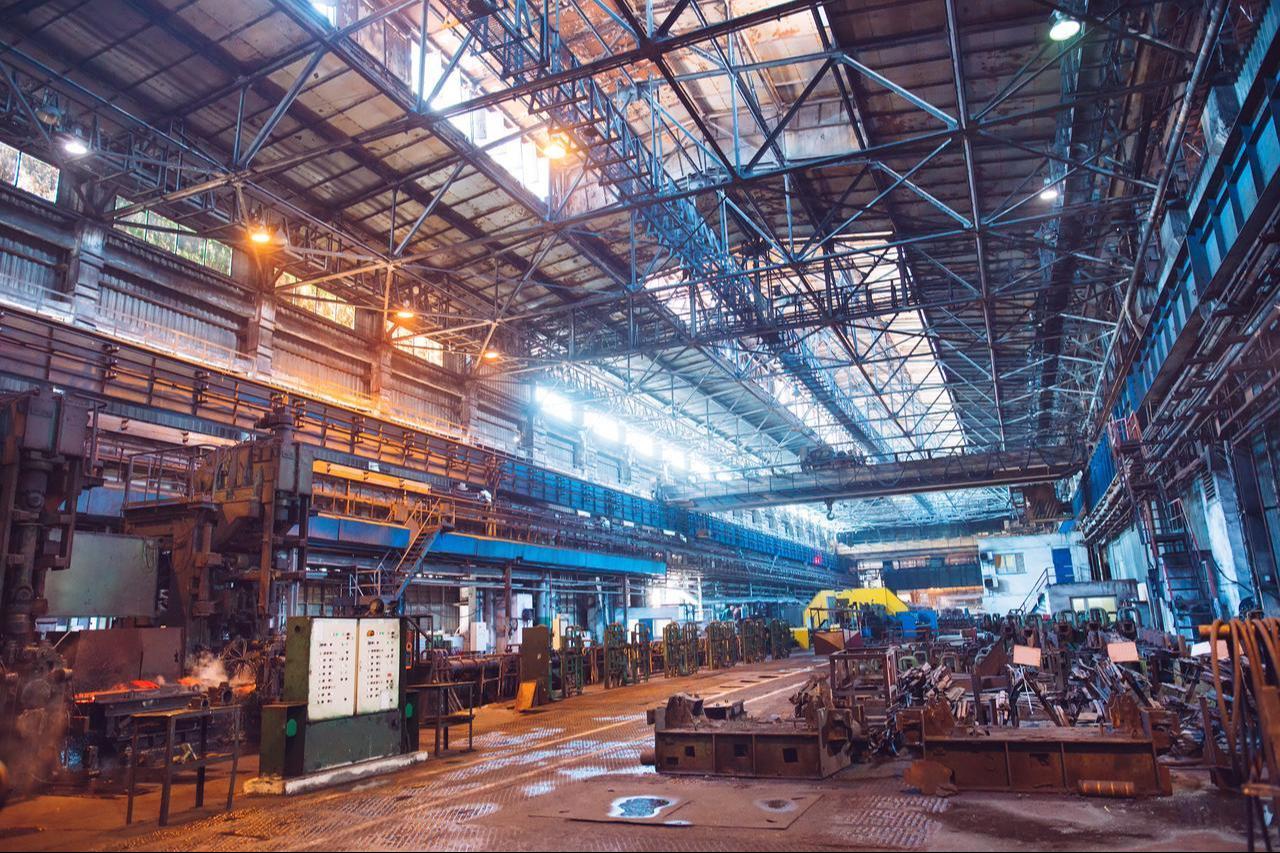 Interior view of a steel and metal production facility in Türkiye. (Adobe Stock Photo)