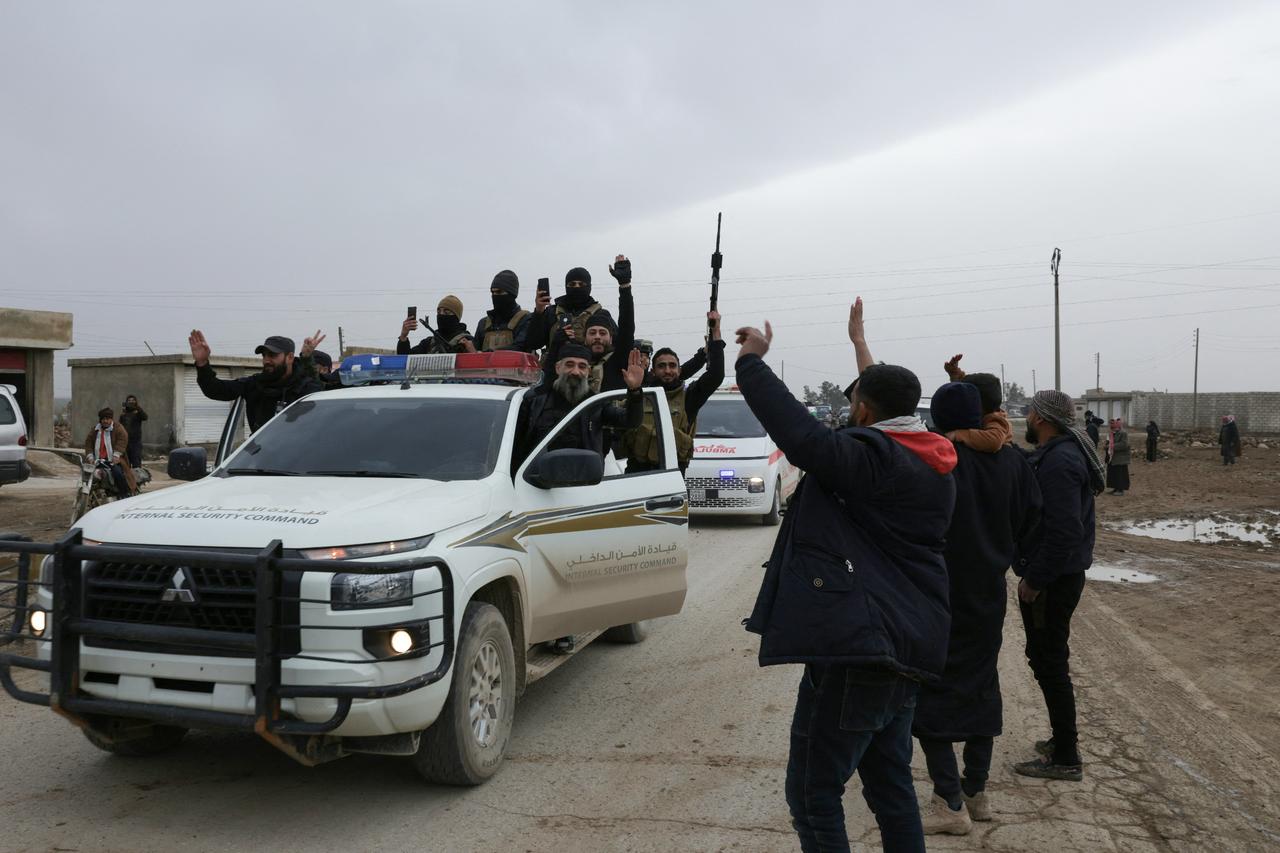 Syrian forces move into Hasakah as integration deal begins