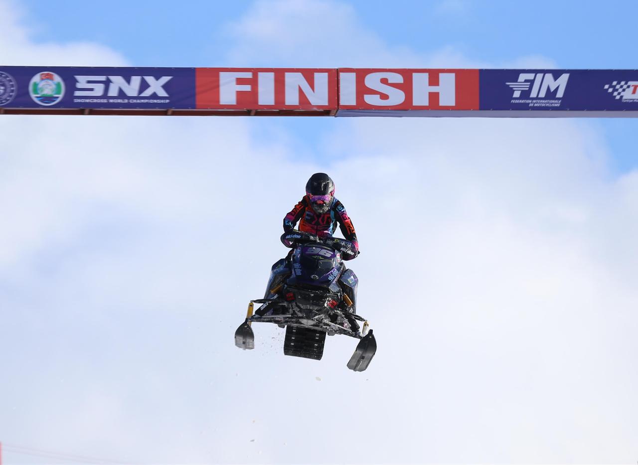 The event, organized in cooperation with the Ministry of Youth and Sports, the Rize Governorship and the Turkish Motorcycle Federation, were held on the 650-meter track at Handuzu Plateau, located at an altitude of 1,800 meters. Türkiye, February 1, 2026. (AA Photo)