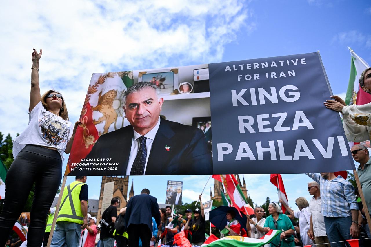 Members of the Iranian community carry a banner of Iran's former crown prince and now key opposition figure Reza Pahlavi during a rally in Sydney on February 14, 2026, calling for stronger international action and urging the United States to intervene against the current Iranian regime. (AFP Photo)