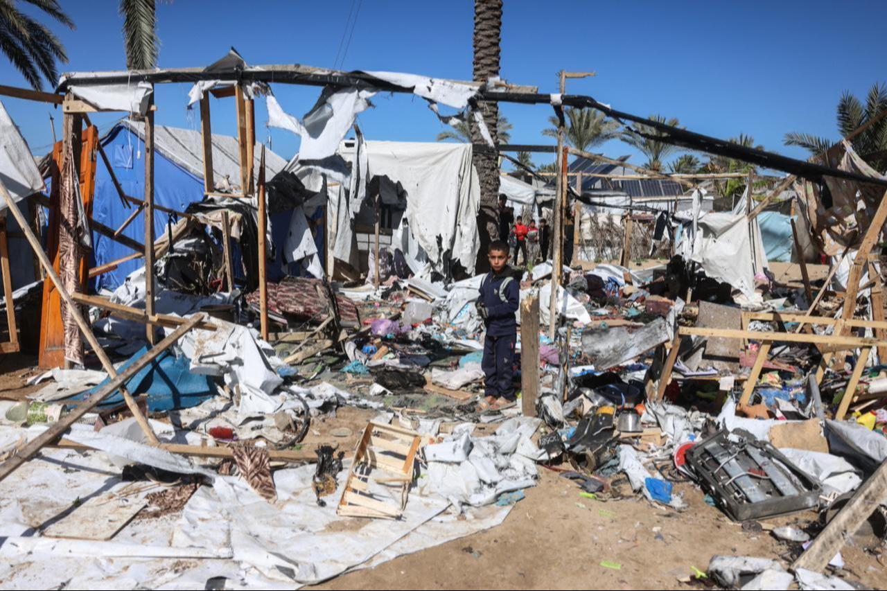 A boy stands amid debris following a reported Israeli strike on a camp housing displaced Palestinians in Khan Yunis in the southern Gaza Strip on February 4, 2026. (AFP Photo)