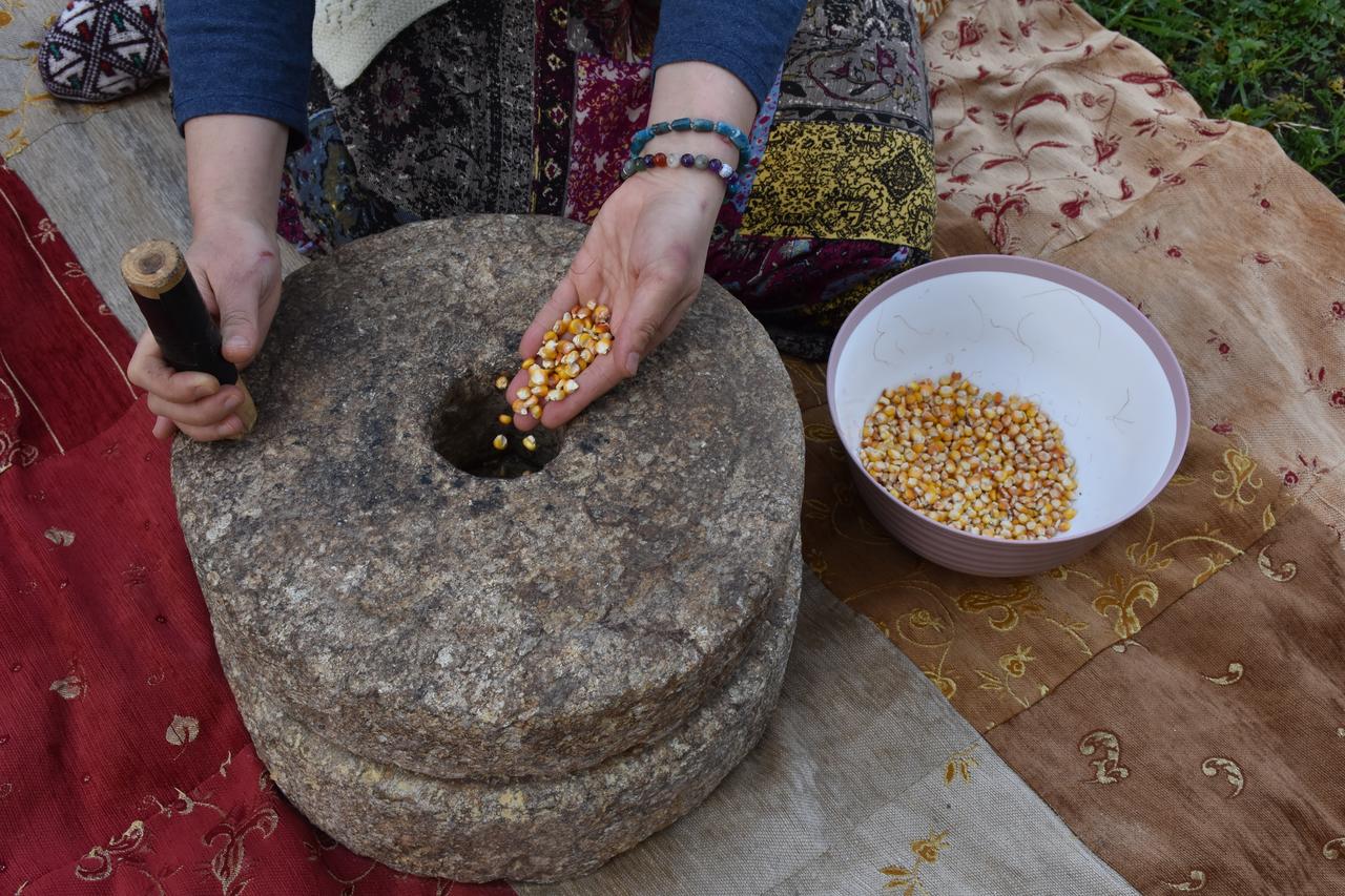 Corn kernels being ground using traditional tools for use in Black Sea cuisine in Trabzon, Türkiye, Feb. 20, 2026. (AA Photo)
