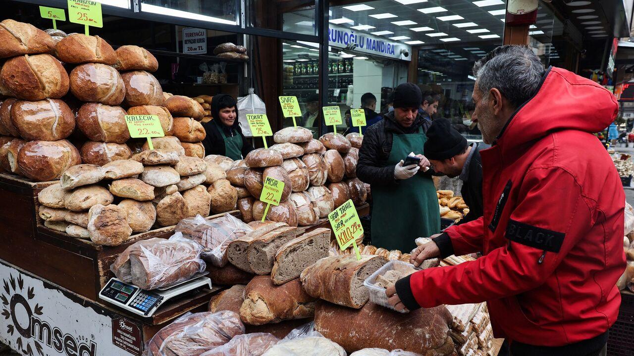 A man buys bread in Ulus district, Ankara, Türkiye, on January 27, 2023. (AFP Photo)
