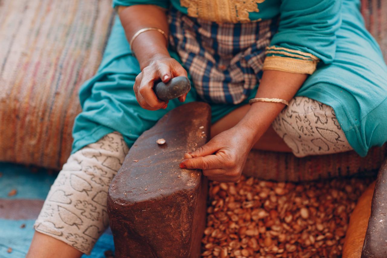 Traditional argan oil production process, where kernels are manually cracked and processed to extract the oil, accessed on February 20, 2026. (Adobe Stock Photo)