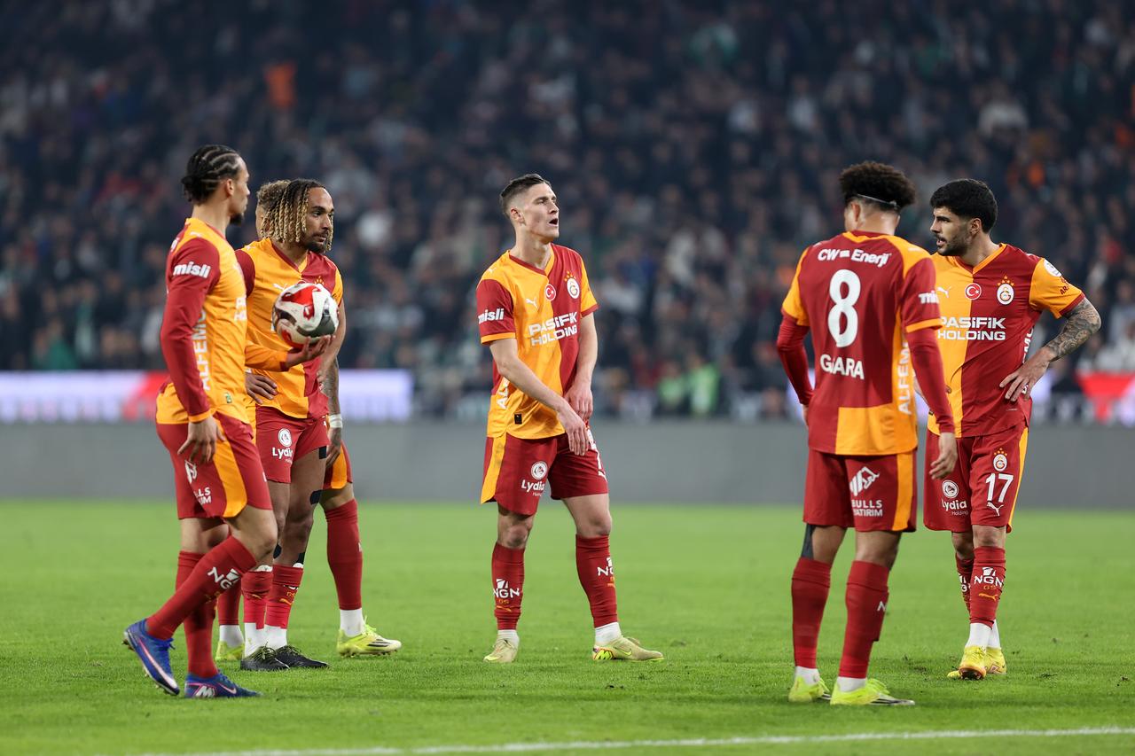 Galatasaray players react following their defeat against Tumosan Konyaspor during the Turkish Super Lig Week 23 match at Medas Konya Buyuksehir Stadium in Konya, Türkiye, February 21, 2026. (AA Photo)