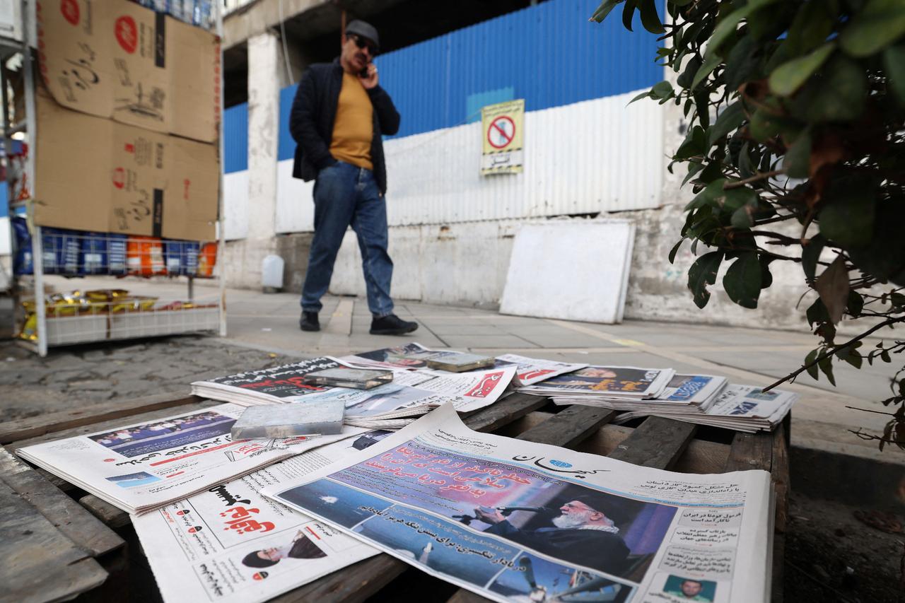 Iranian students revive anti-gov't protests at memorial rallies