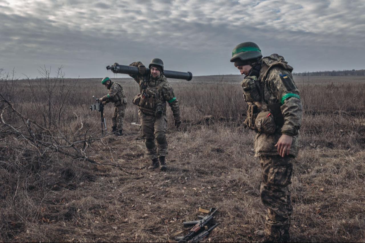 Ukrainian soldiers practice with a mortar on the Donbass frontline, Ukraine on Jan. 19, 2023. (AA Photo)