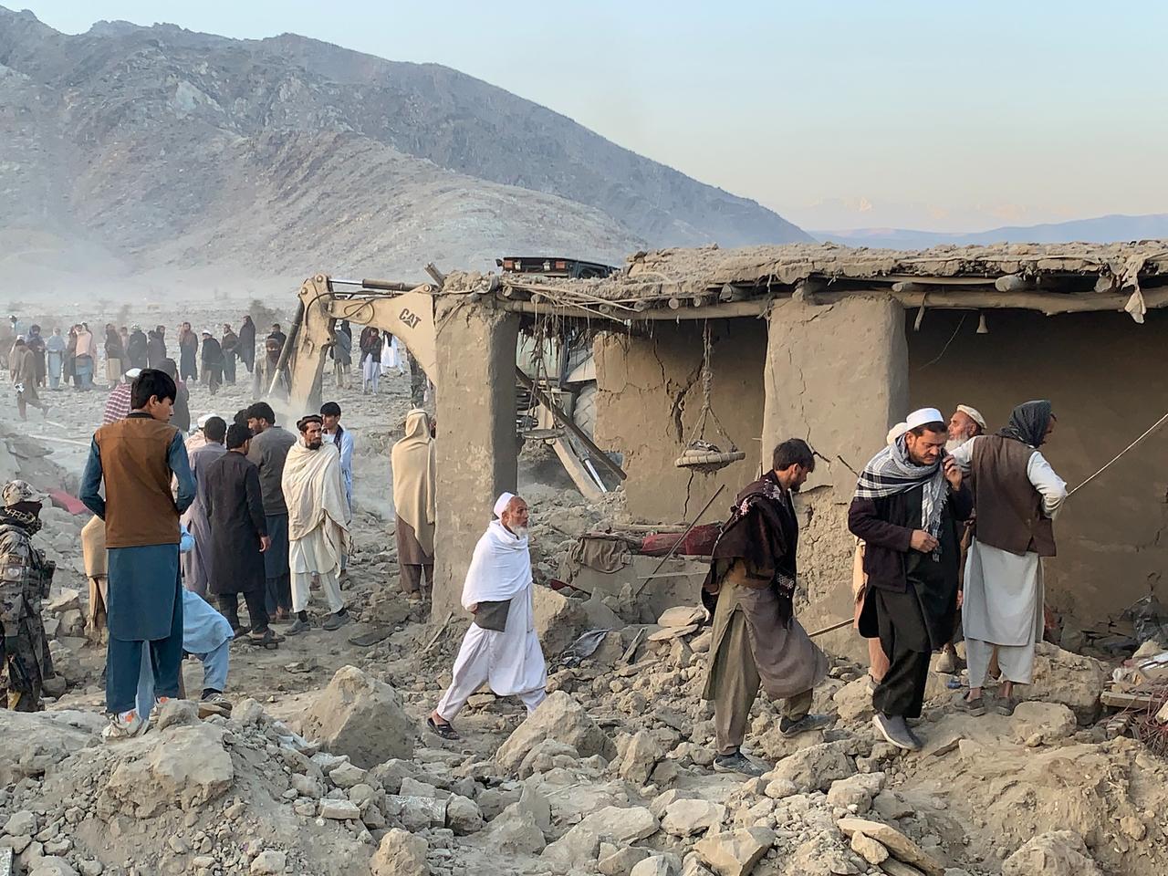 Afghan men search for victims after an overnight Pakistani airstrike hit a residential area in the Girdi Kas village of Bihsud district, Nangarhar province on February 22, 2026. (AFP Photo)