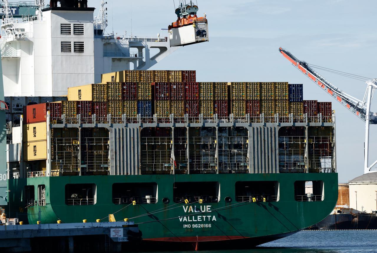A shipping container is offloaded from a container ship at the Port of Los Angeles on February 20, 2026 in Los Angeles, California. (AFP Photo)