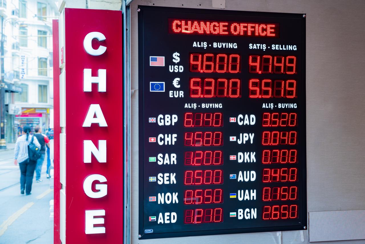 Photo shows Turkish lira foreign exchange rates displayed on a digital LED display board somewhere in Istanbul, Türkiye, accessed on Feb. 22, 2026. (Adobe Stock Photo)