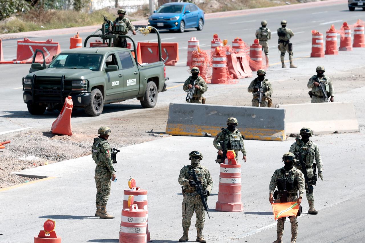 Mexican Army personnel stand guard at the access roads to the Guadalajara International Airport in Tlaquepaque, Jalisco State, Mexico, on February 22, 2026. (AFP Photo)