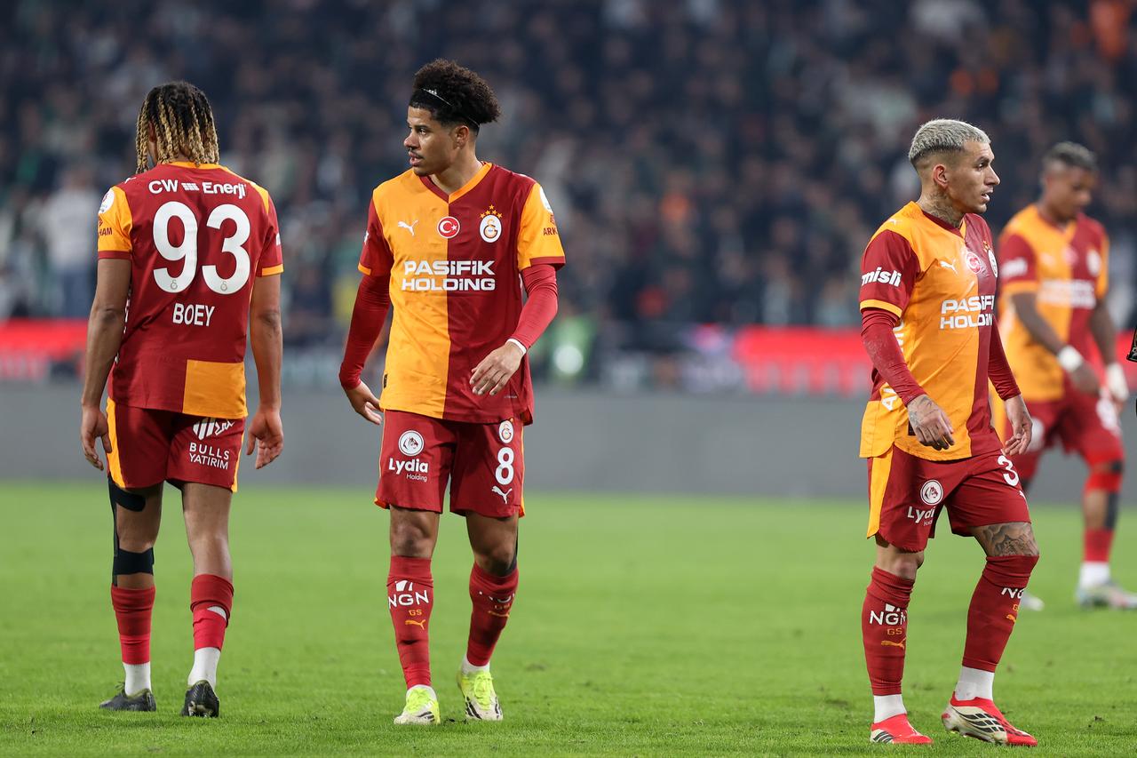 Galatasaray players react following their defeat against Tumosan Konyaspor during the Turkish Super Lig Week 23 match at Medas Konya Buyuksehir Stadium in Konya, Türkiye, February 21, 2026. (AA Photo)