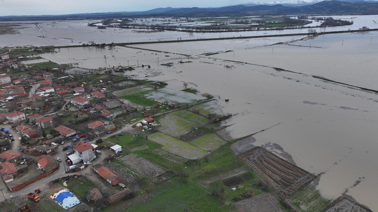 Red warning issued as Meric River swells toward critical flood level in Türkiye