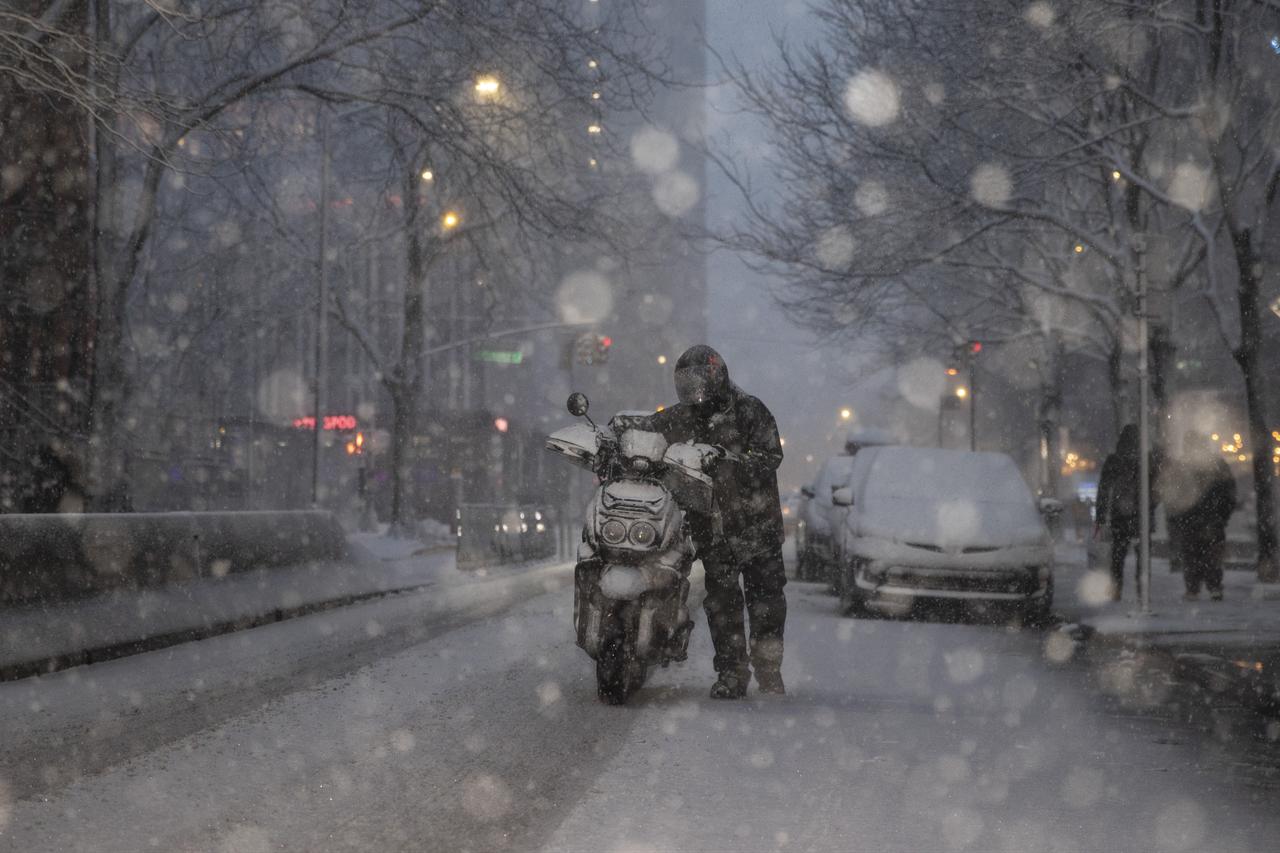 Schools close, travel bans take effect as powerful snowstorm buries New York