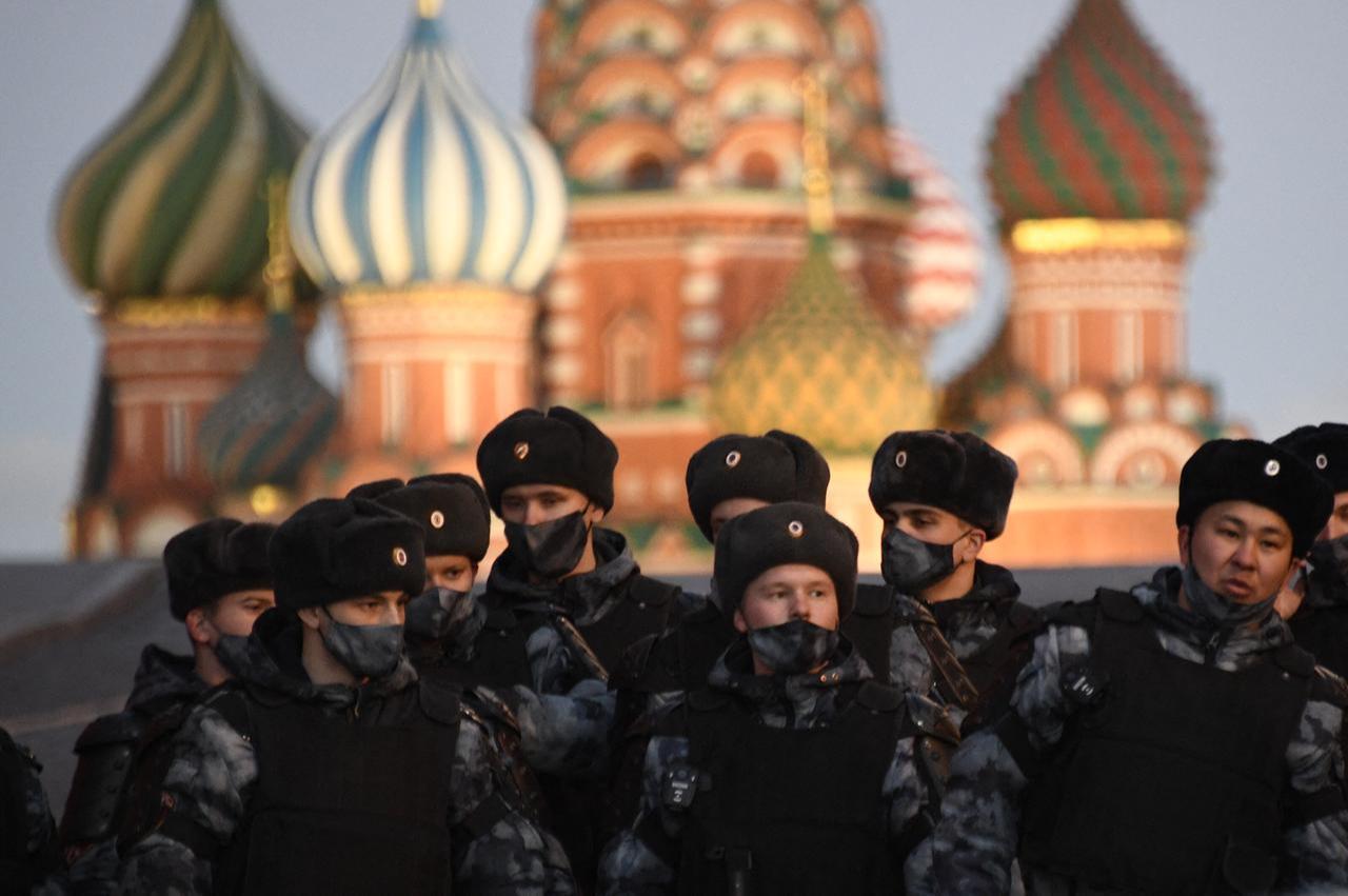 Police block Red Square ahead of a planned unsanctioned protest against Russia's invasion of Ukraine in central Moscow, February 24, 2022. (AFP Photo)