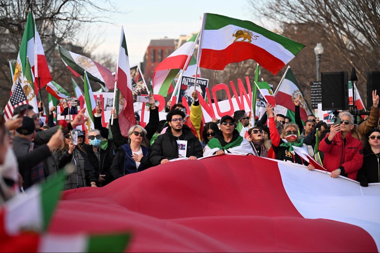 Demonstrators take part in a march in support of the people of Iran by members of the American-Iranian community in Washington, DC, on February 14, 2026. (AFP Photo)