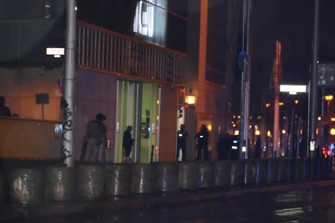 Police arrest armed man outside Germany's CDU headquarters Image