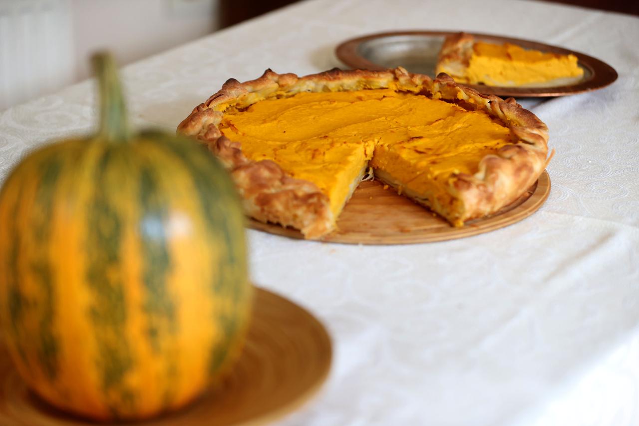 Balkan roots, sweet twist: Tikvenik pastry wins hearts in Türkiye