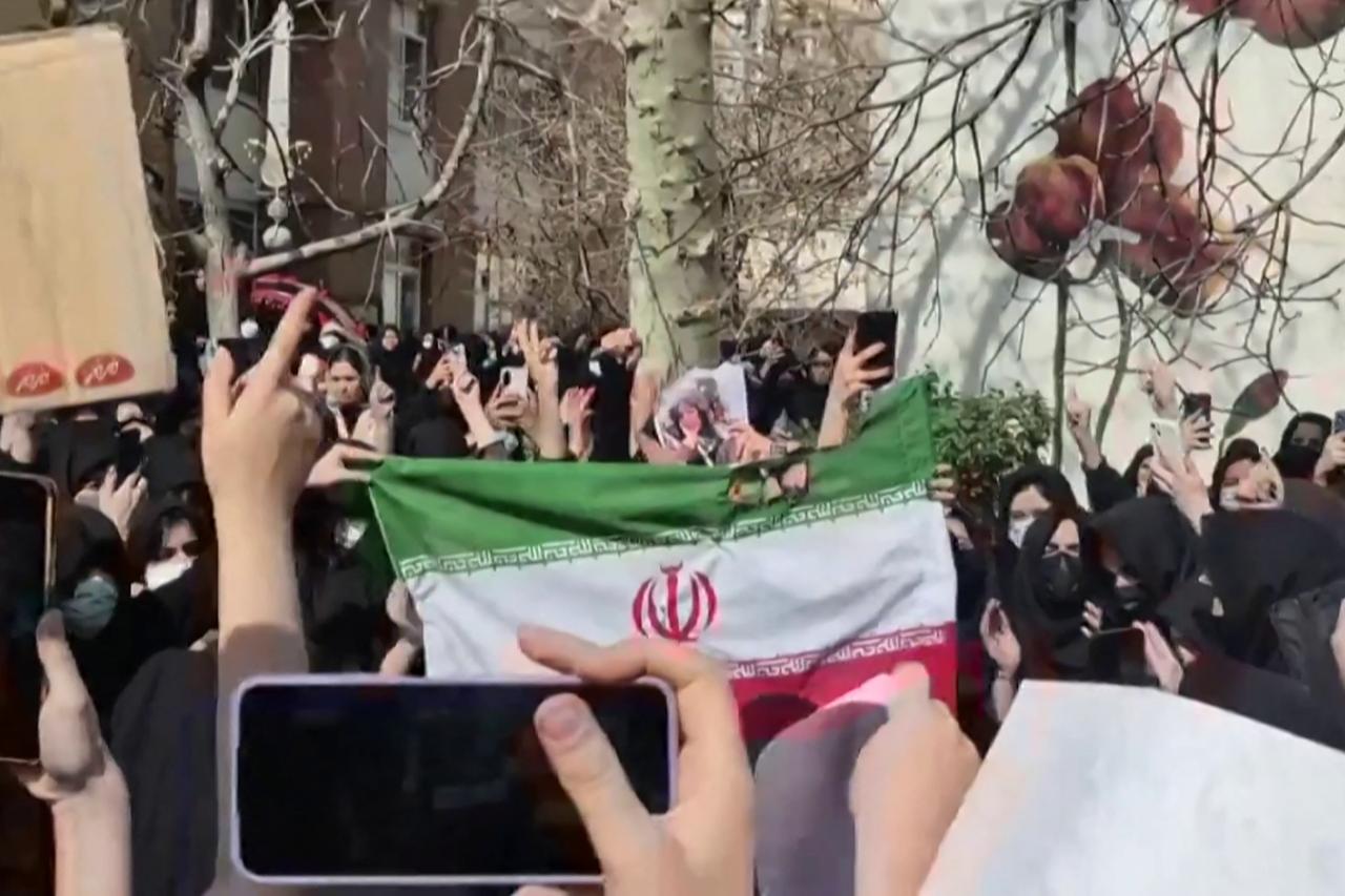 Iran invites direct dialogue with students amid campus protests