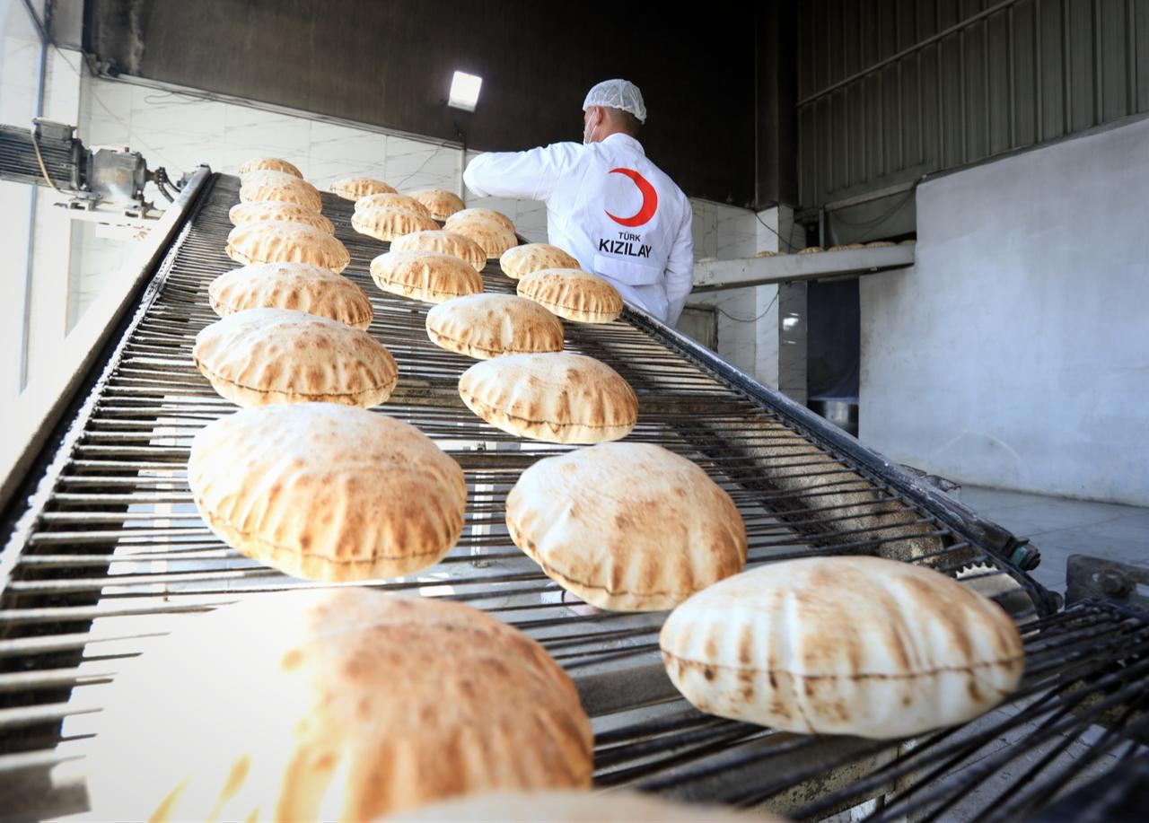 A bakery run by Kizilay serves bread and food to displaced people in Syria. (Photo: Kizilay)