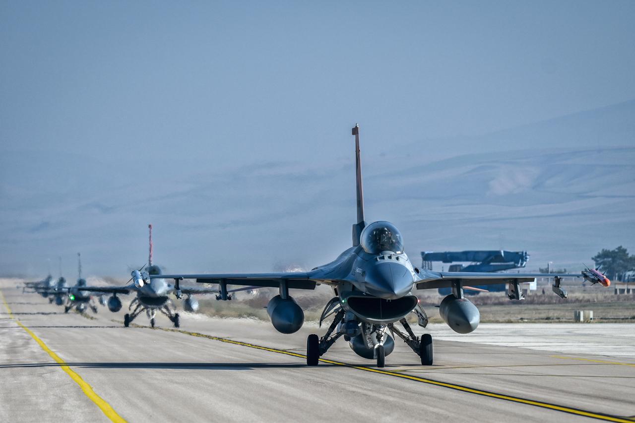 Turkish F-16 fighter jet crashes in Balikesir, killing pilot