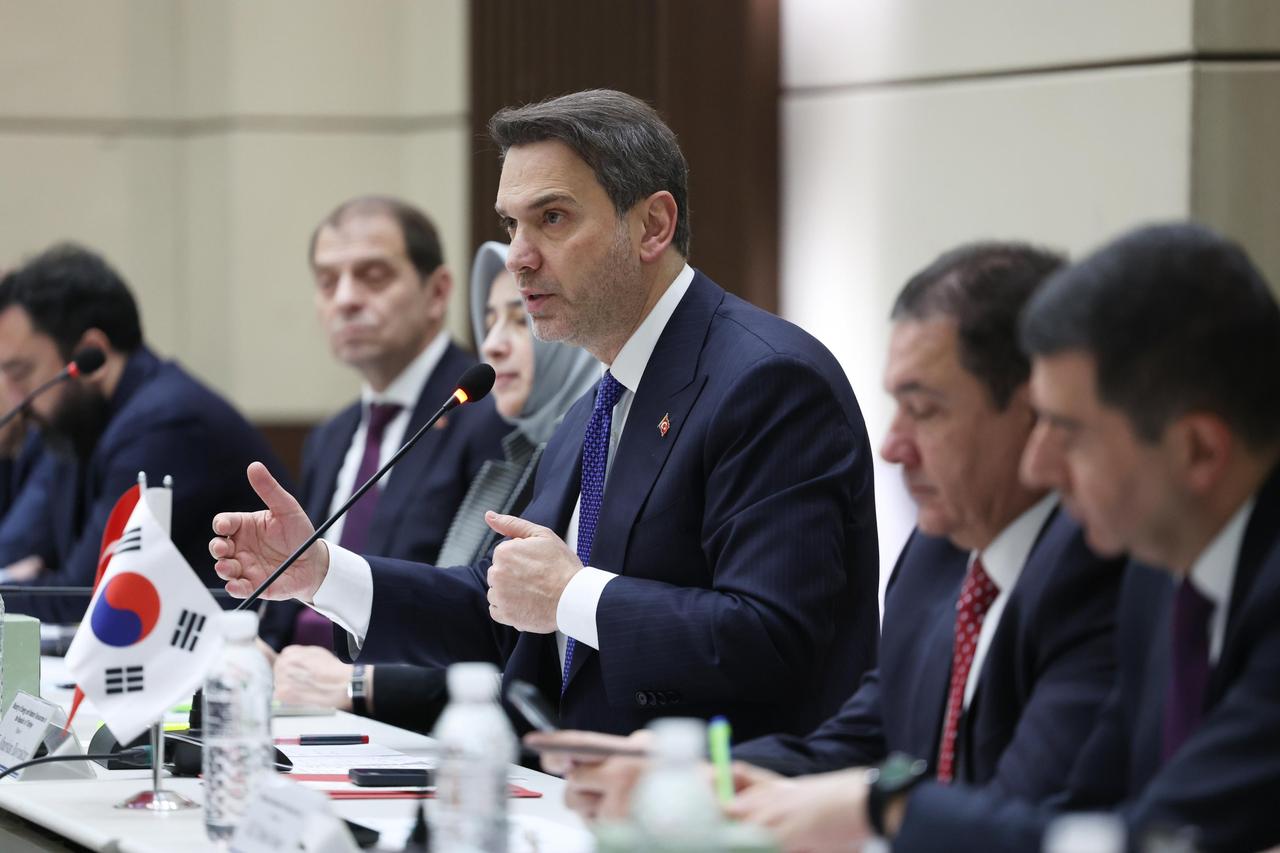 Türkiye holds talks with South Korean firms on nuclear, renewables projects