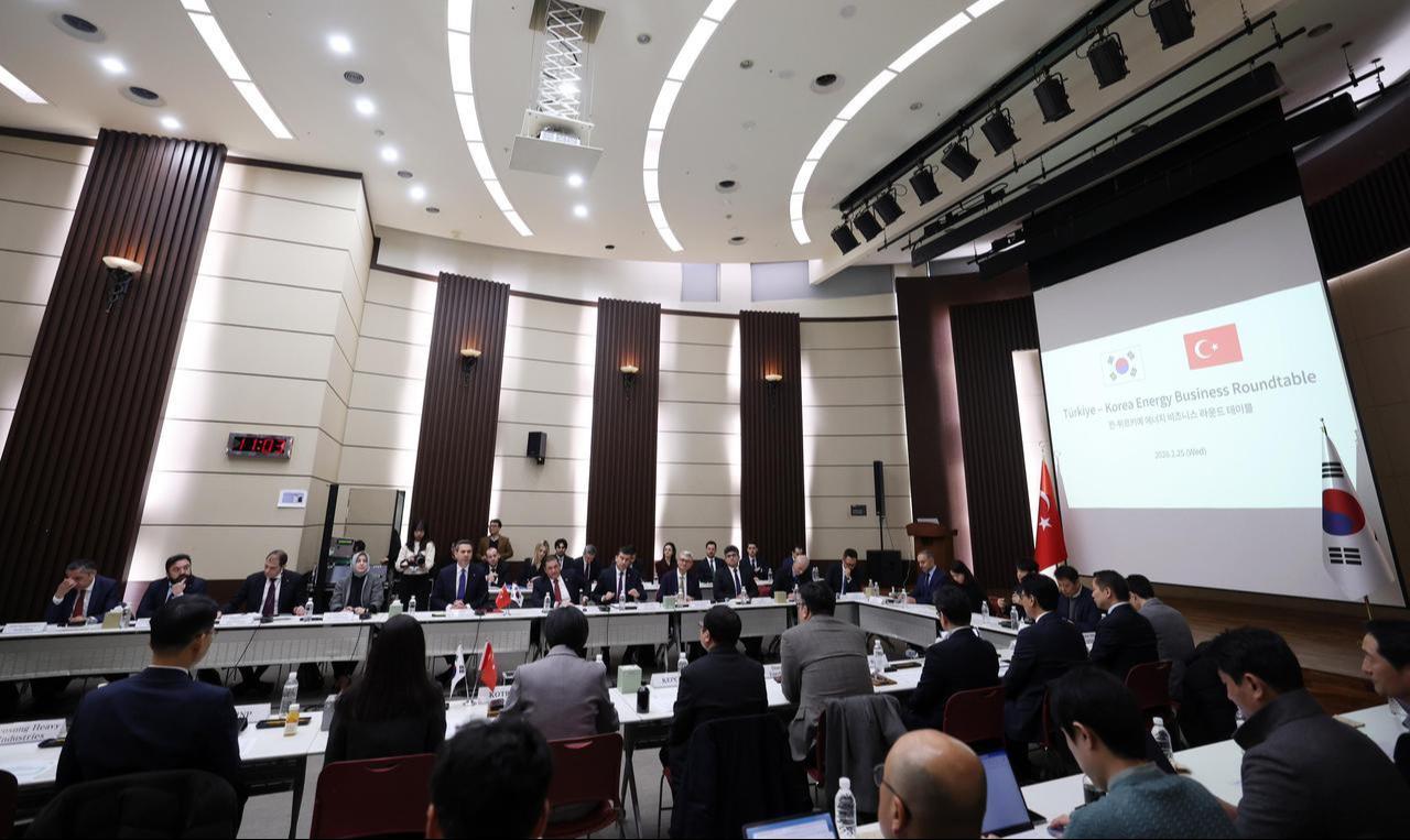 Senior officials and industry representatives attend the Türkiye–South Korea Energy Business Roundtable hosted by KOTRA in Seoul, South Korea, Feb. 25, 2026. (Photo via X/@aBayraktar1)