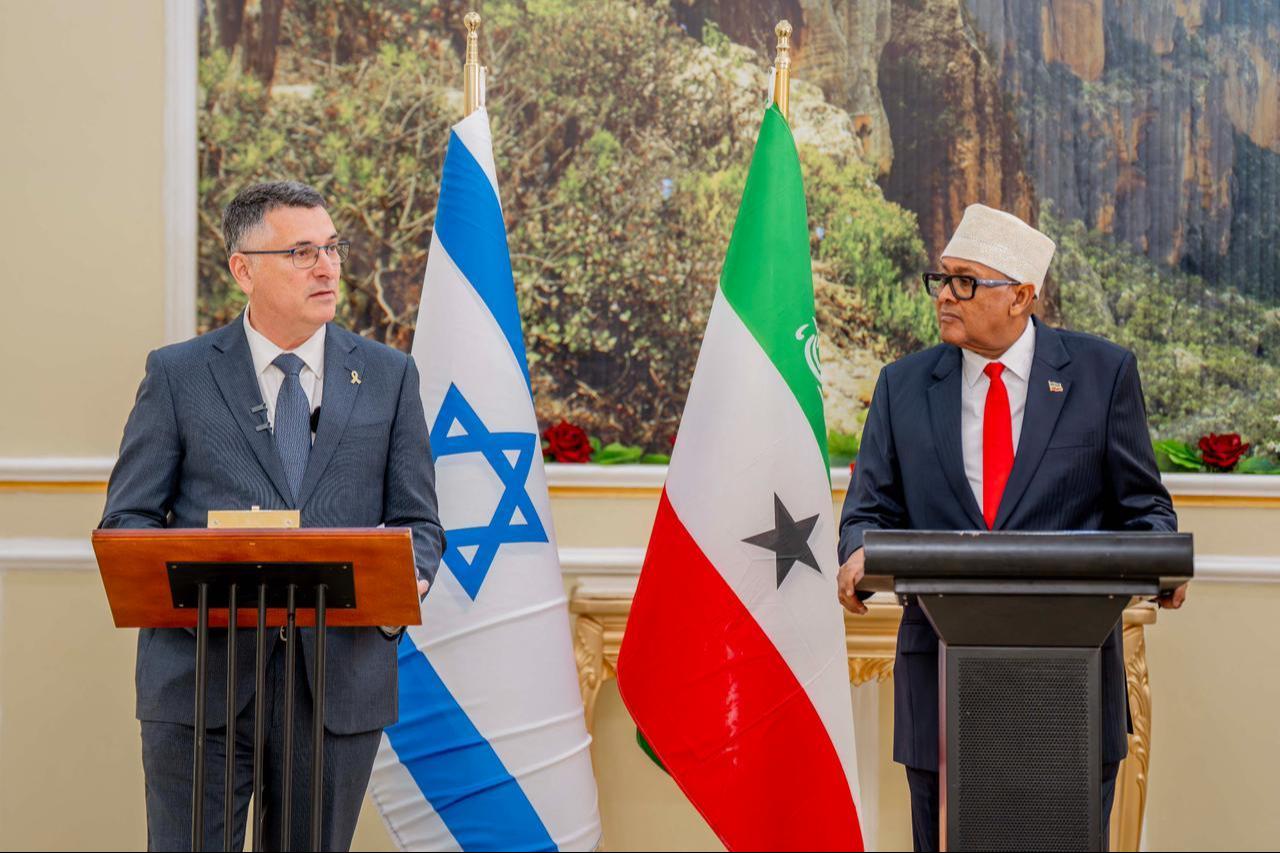Somaliland Leader Abdirahman Abdullahi Mohamed (R) speaking during a press conference with Israels Foreign Minister Gideon Saar (L) at the Presidential Palace in Hargeisa, Somalia on January 6, 2026. (AFP Photo)
