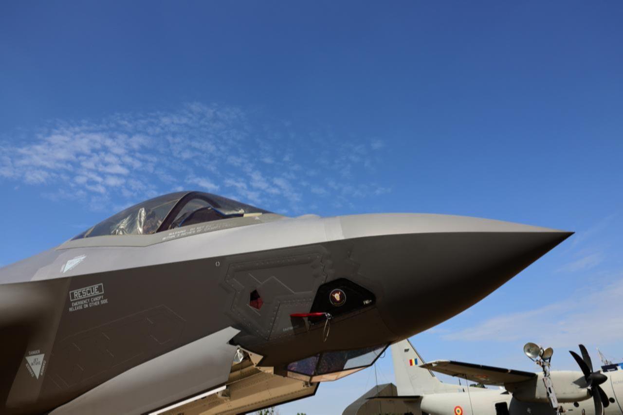 Former US Air Force major charged with training Chinese pilots for over 2 years