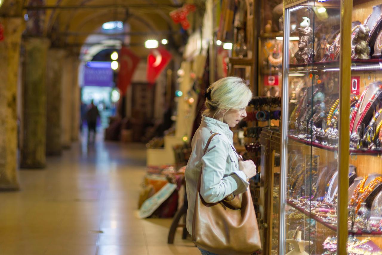 Türkiye’s economic mood flips back to positive zone in February