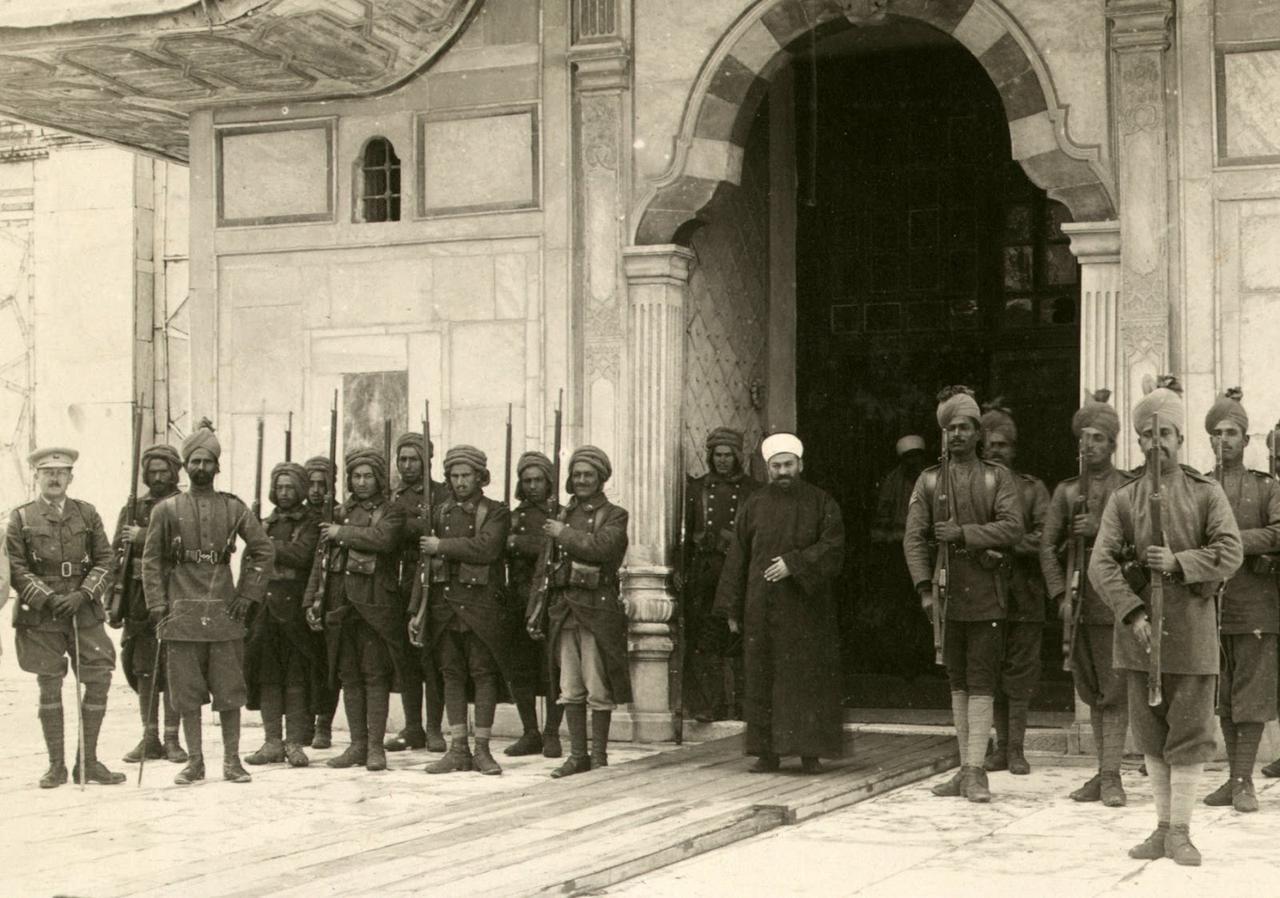 Moslem Indian Guard at the Mosque of Omar, 1917. (Photo via Library of Congress)