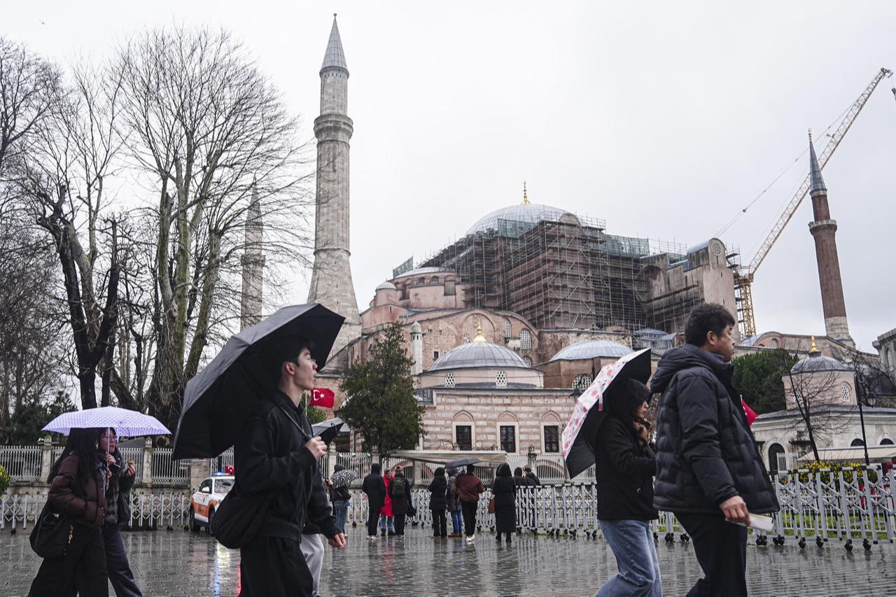 People were using umbrellas during the rainfall, Istanbul, Türkiye, February 2, 2026. (AA Photo)