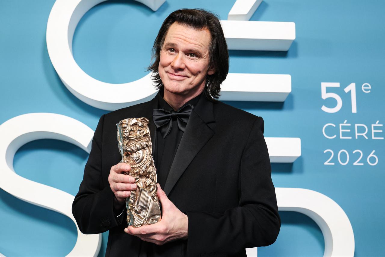 Canadian actor Jim Carrey who received a honorary Cesar award poses with his trophy during the 51st edition of the Cesar Film Awards ceremony at the Olympia venue in Paris, France, Feb. 26, 2026. (AFP Photo)