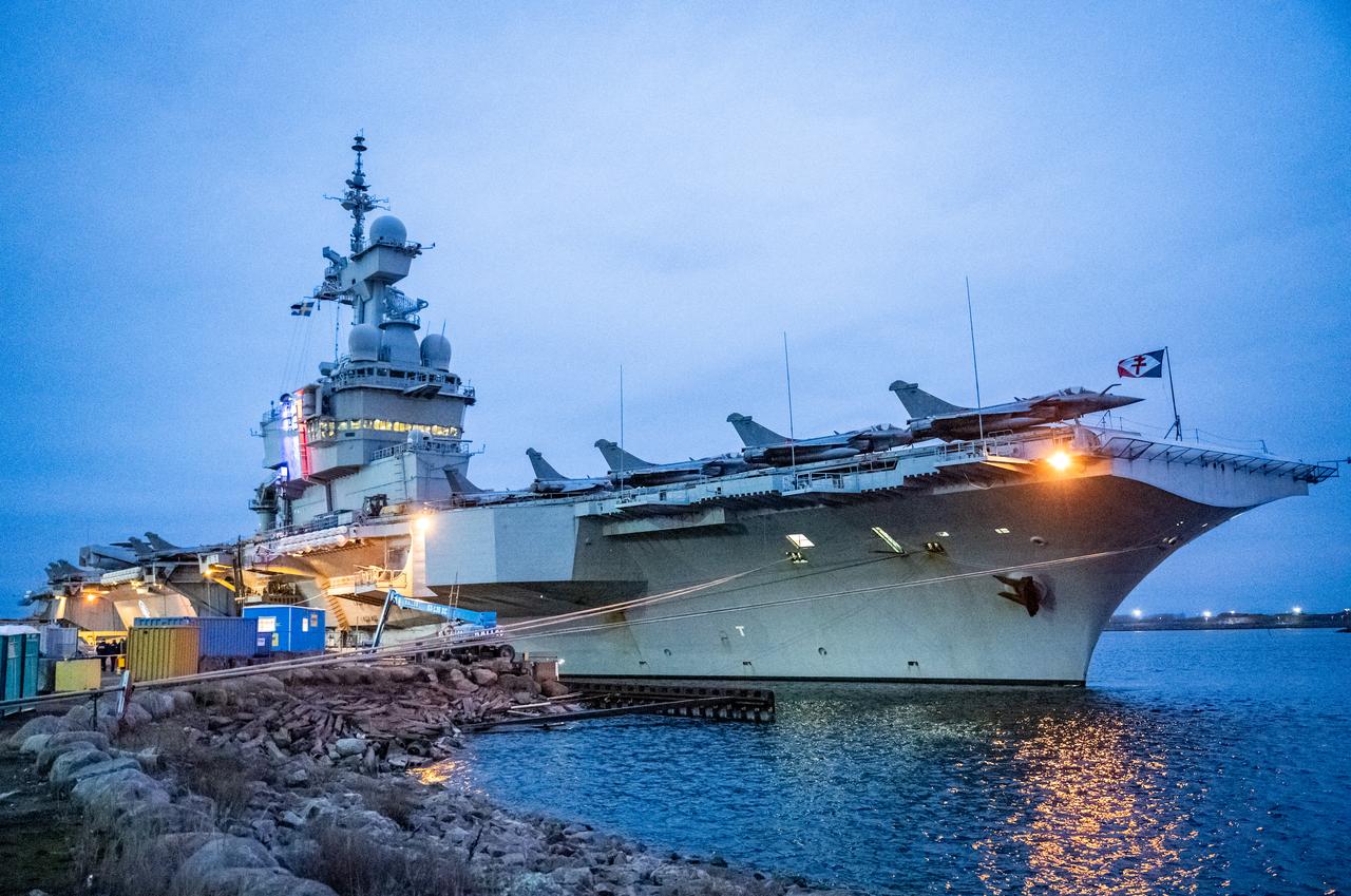 A picture taken Feb. 25, 2026, shows the French aircraft carrier Charles De Gaulle (R91) during a media tour while moored at the quay of North Port in Malmo, Sweden. (AFP Photo)